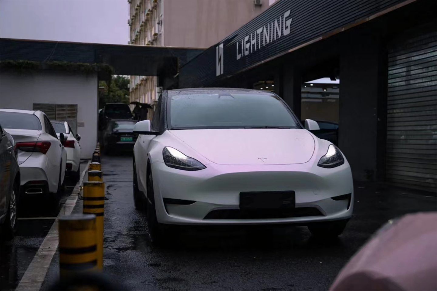 Ceramic White Turns Purple Vinyl Wraps