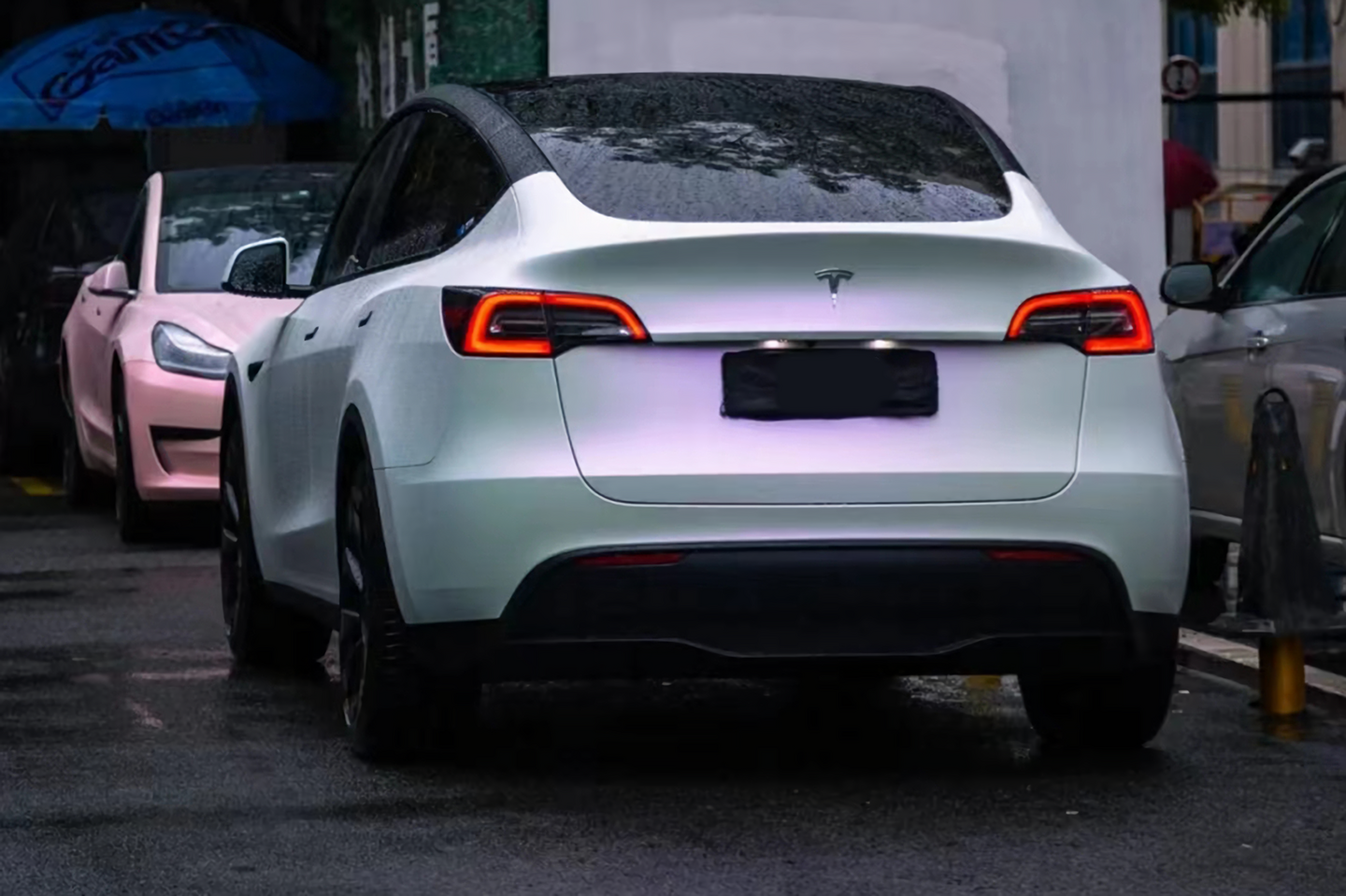 Ceramic White Turns Purple Vinyl Wraps