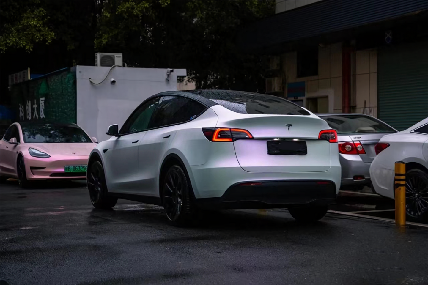 Ceramic White Turns Purple Vinyl Wraps