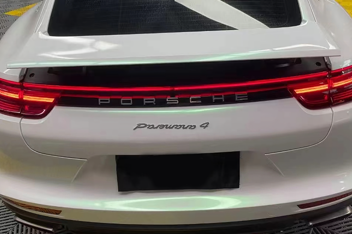 Dawn White Vinyl Wraps