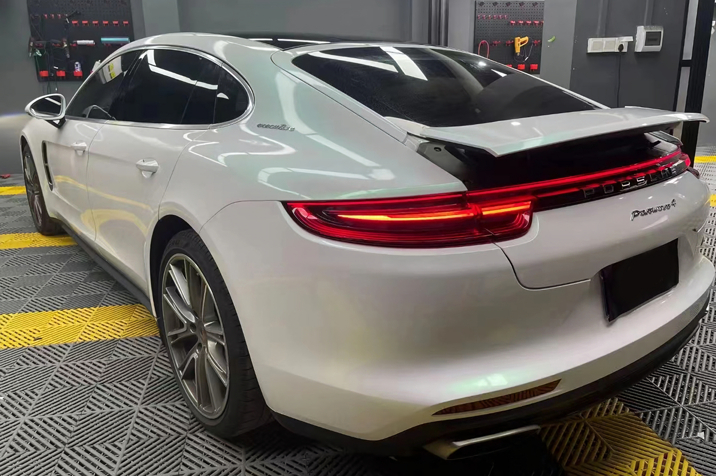 Dawn White Vinyl Wraps