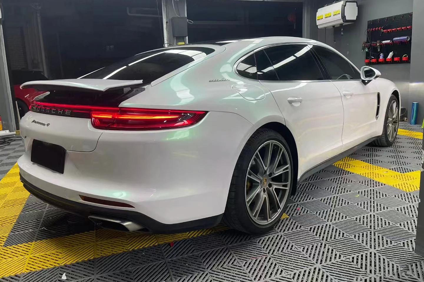Dawn White Vinyl Wraps