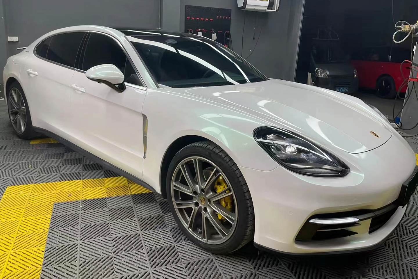 Dawn White Vinyl Wraps