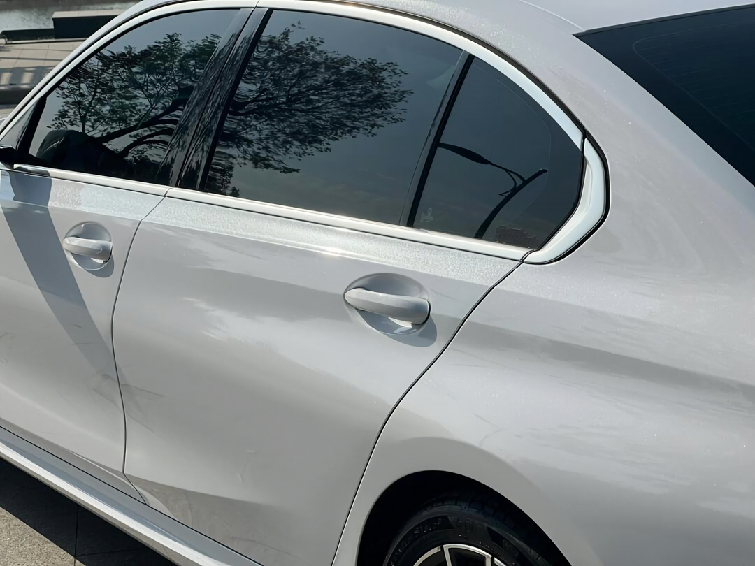 Pearlescent White Vinyl Wrap